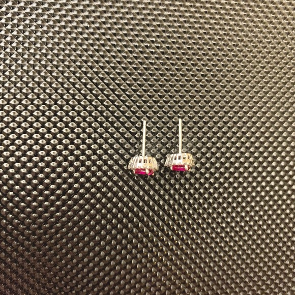 Heart shaped ruby and sterling silver earrings - Picture 11 of 16